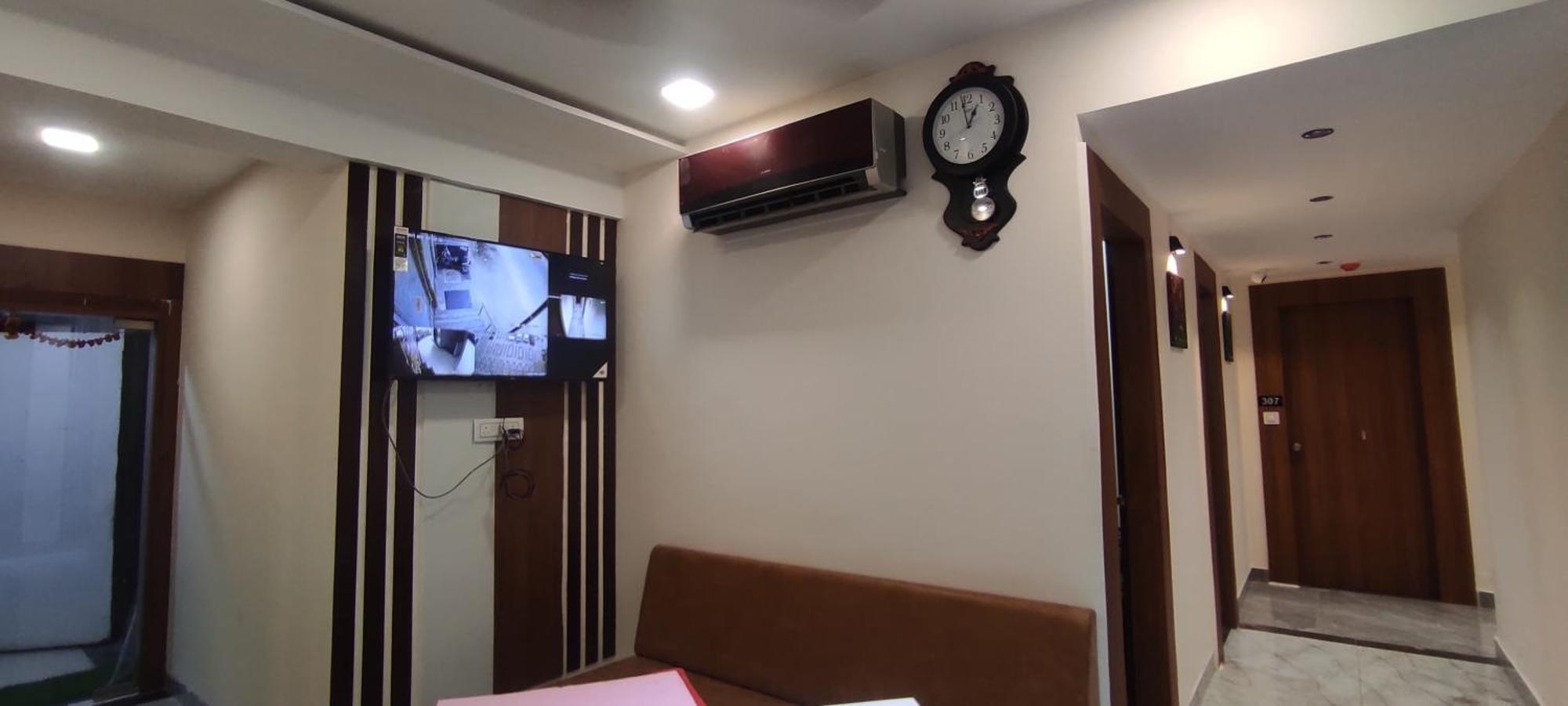 Hotel Earth Inn, Subhash Bridge, Rto Circle, Ахмедабад Екстер'єр фото