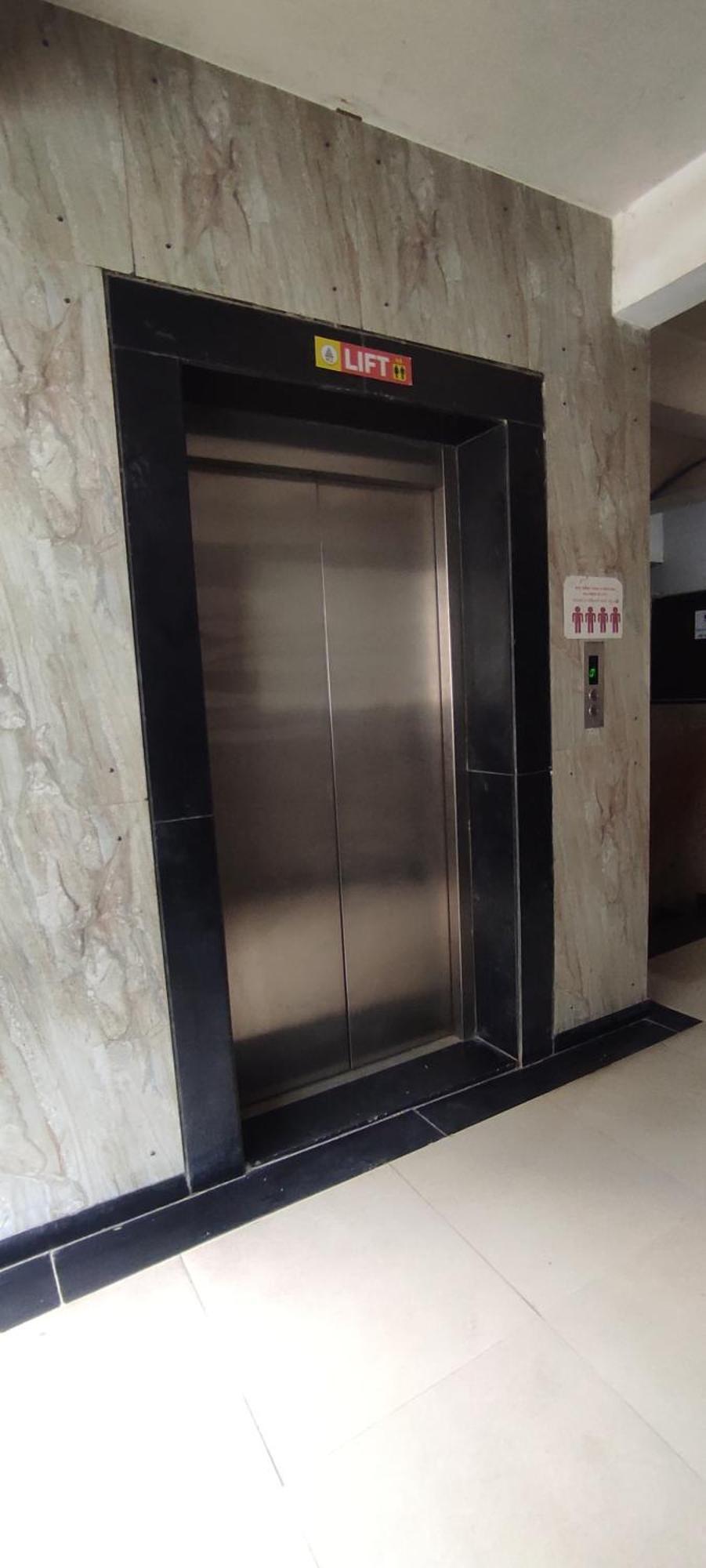 Hotel Earth Inn, Subhash Bridge, Rto Circle, Ахмедабад Екстер'єр фото