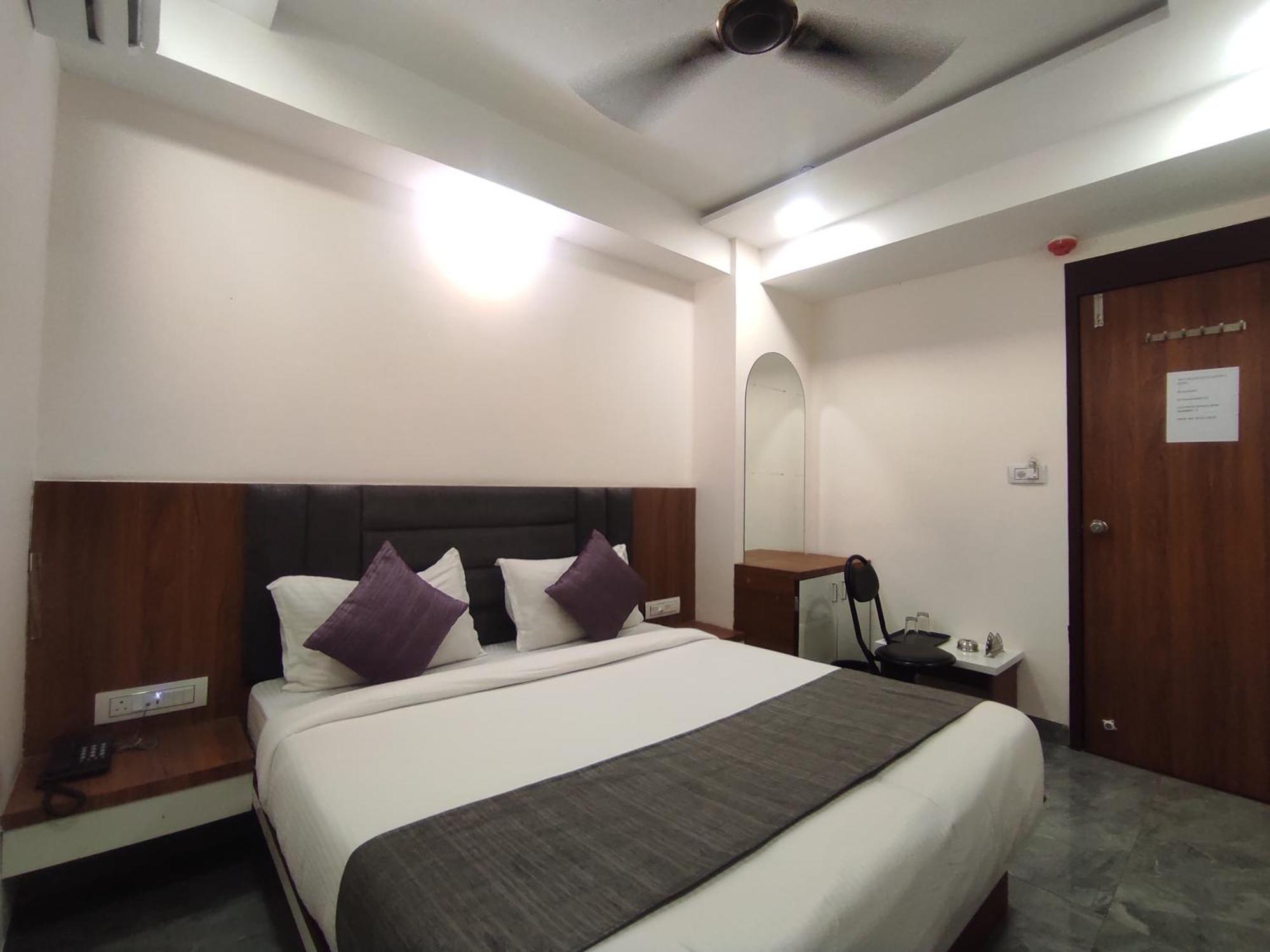 Hotel Earth Inn, Subhash Bridge, Rto Circle, Ахмедабад Екстер'єр фото