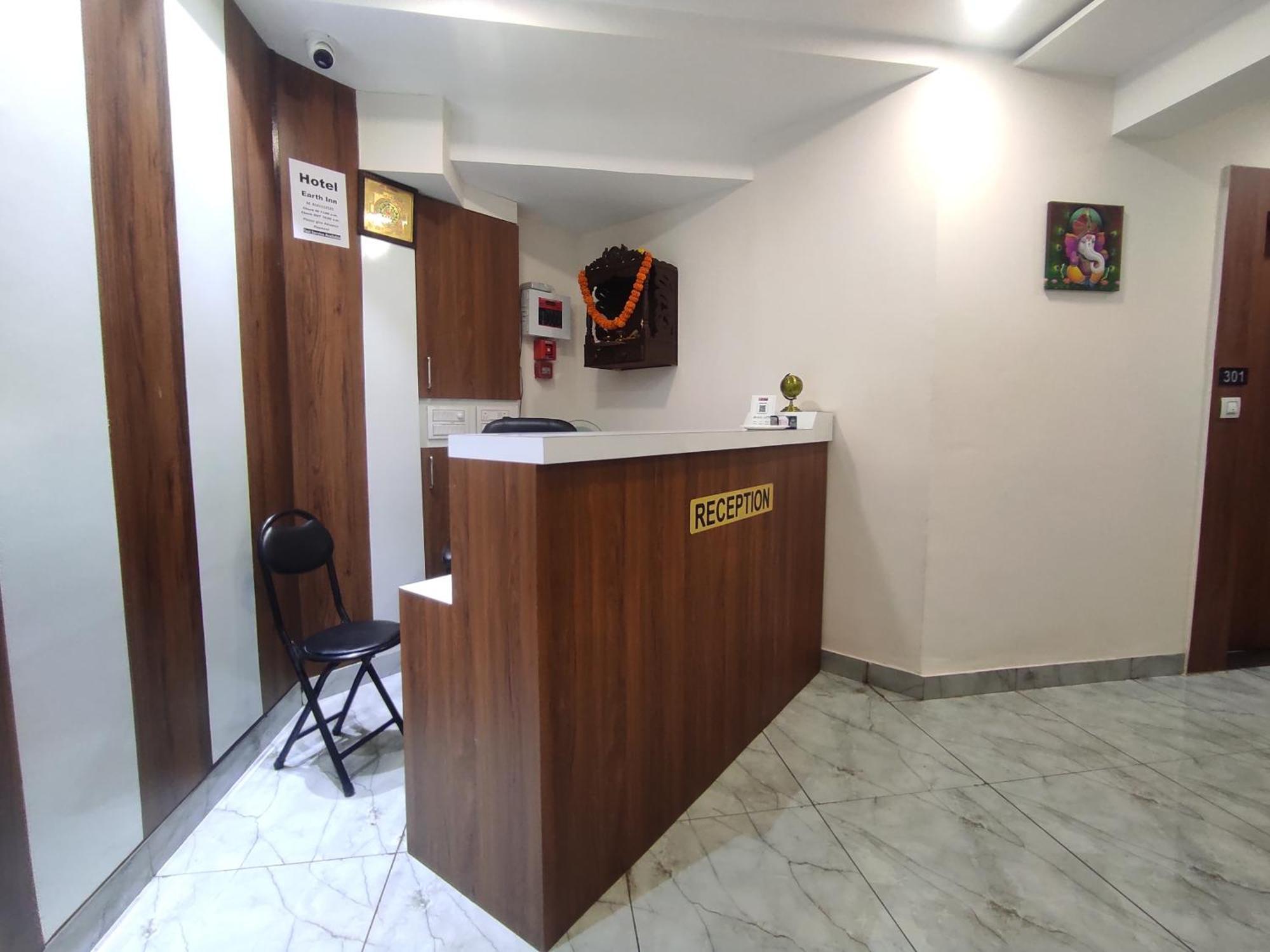 Hotel Earth Inn, Subhash Bridge, Rto Circle, Ахмедабад Екстер'єр фото