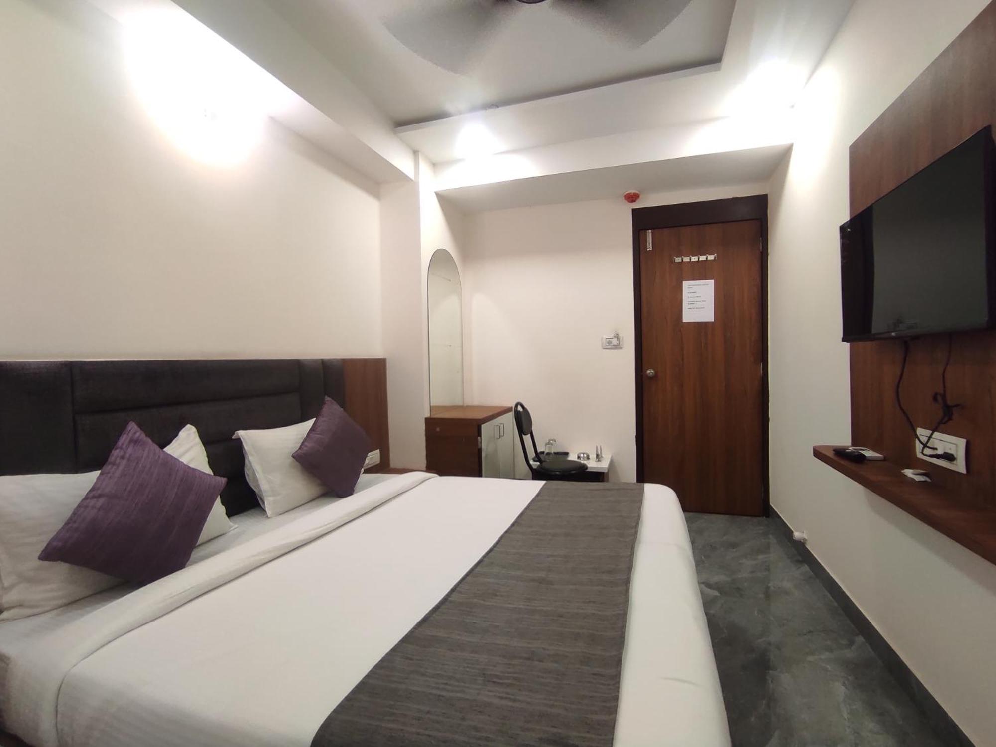Hotel Earth Inn, Subhash Bridge, Rto Circle, Ахмедабад Екстер'єр фото