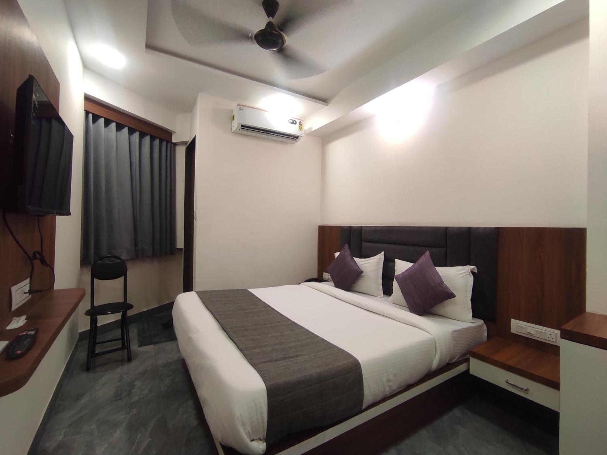 Hotel Earth Inn, Subhash Bridge, Rto Circle, Ахмедабад Екстер'єр фото