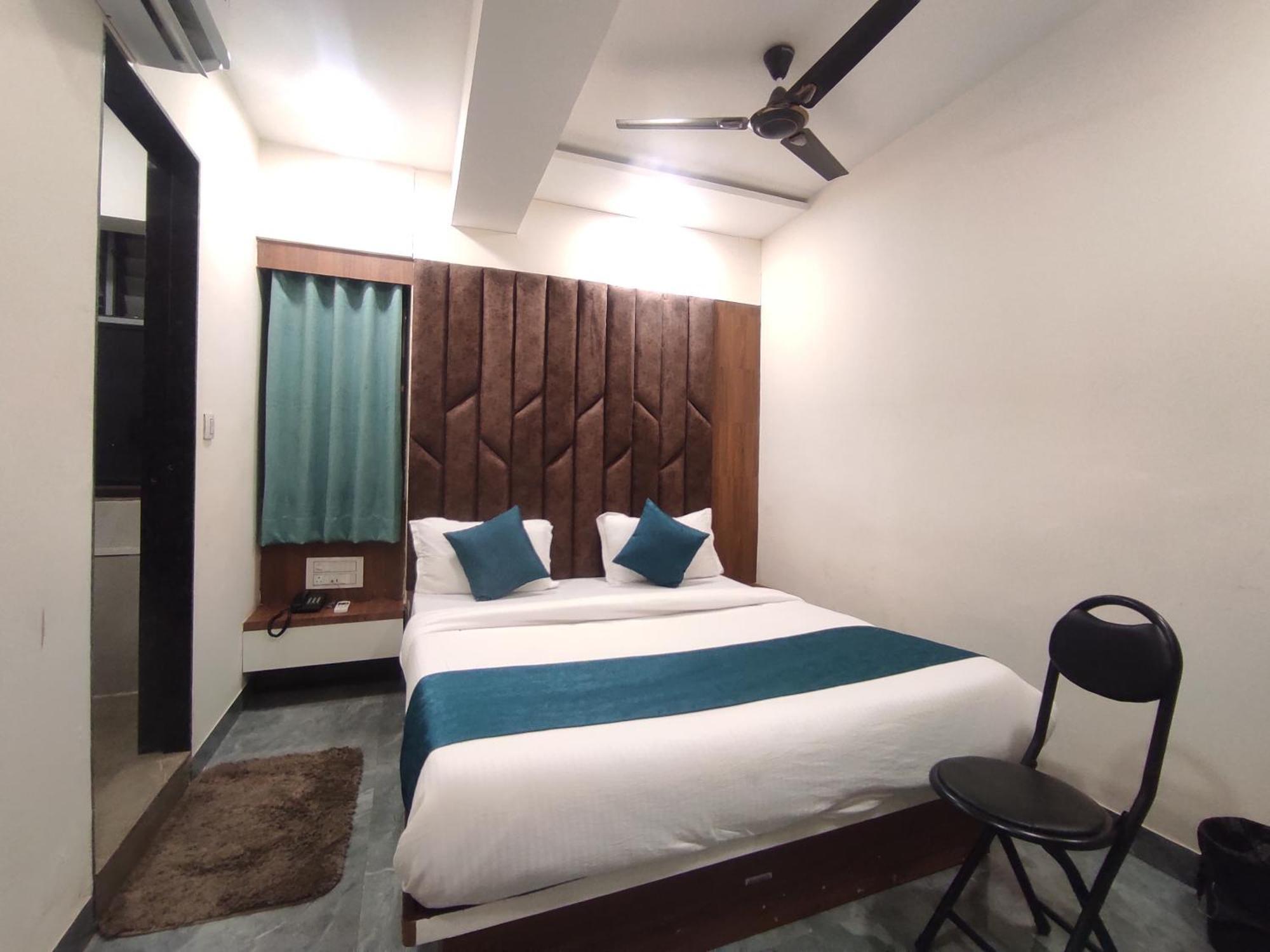 Hotel Earth Inn, Subhash Bridge, Rto Circle, Ахмедабад Екстер'єр фото