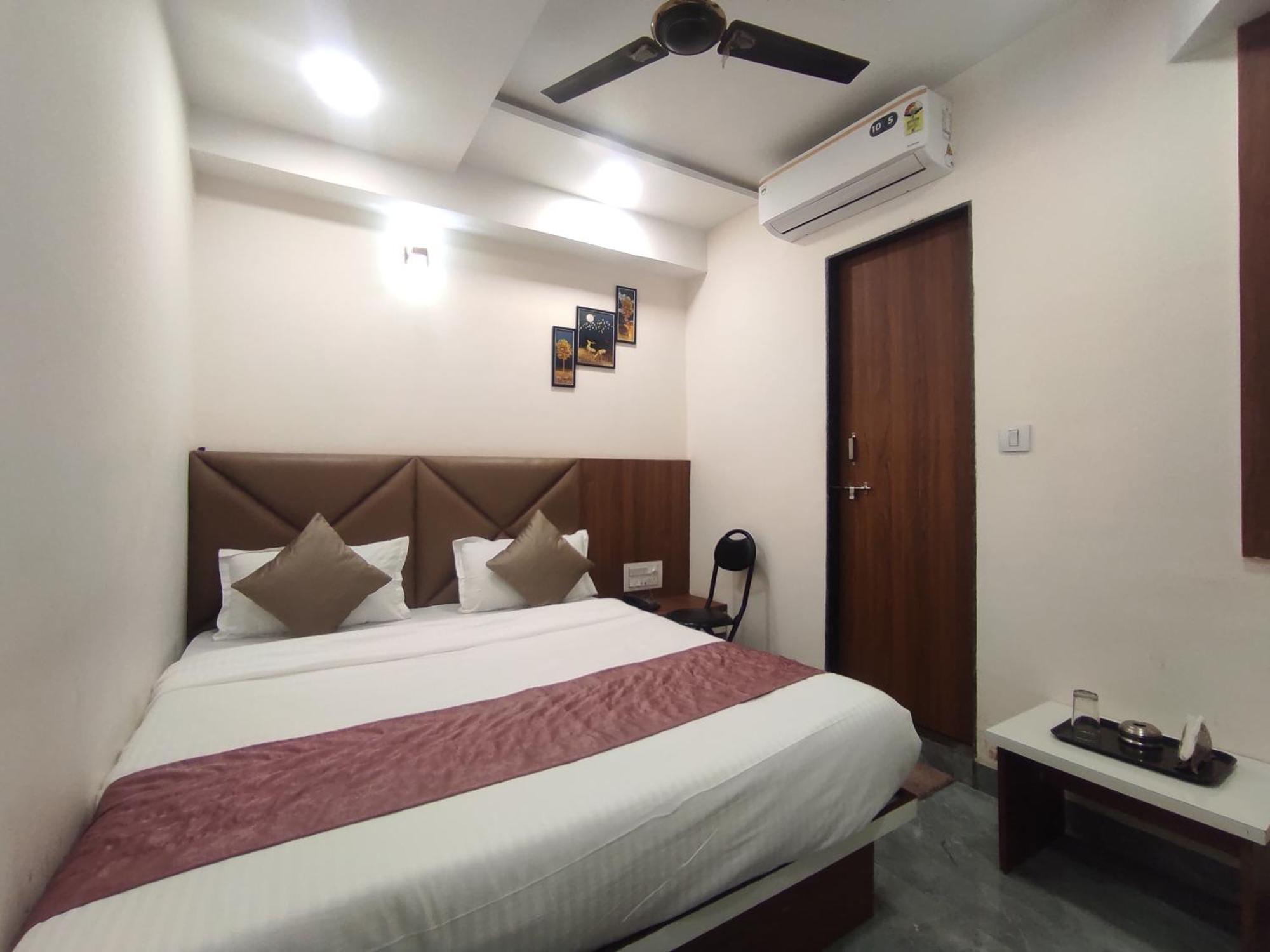 Hotel Earth Inn, Subhash Bridge, Rto Circle, Ахмедабад Екстер'єр фото