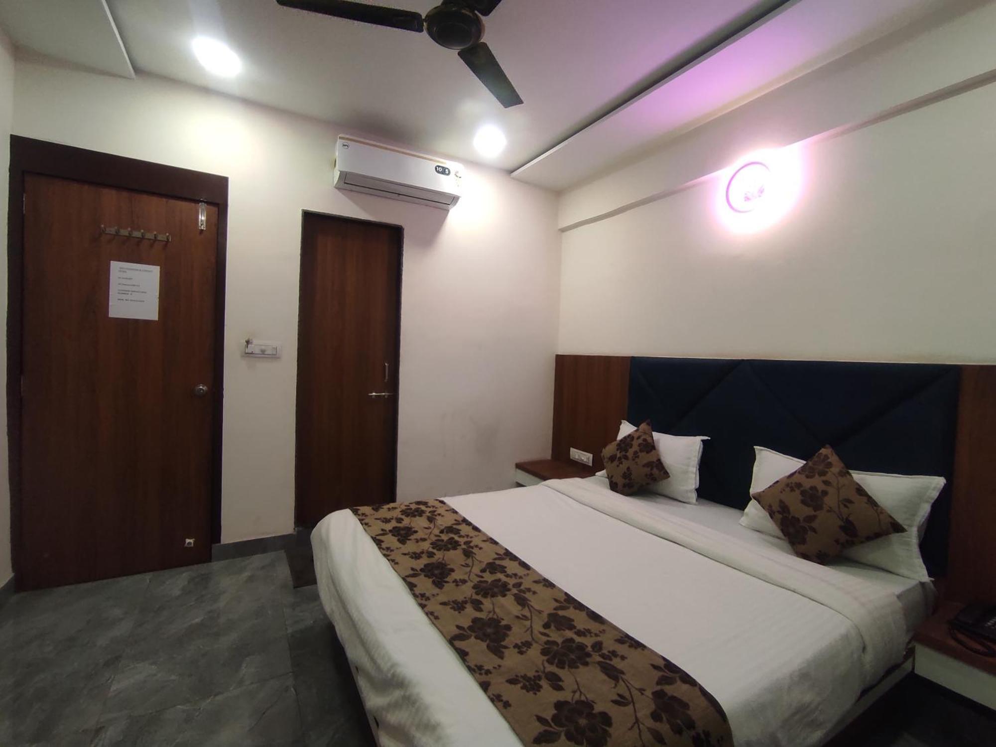 Hotel Earth Inn, Subhash Bridge, Rto Circle, Ахмедабад Екстер'єр фото
